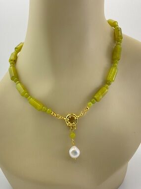 Vintage Green Confetti Glass Beaded Necklace With white Baroque Pearl Drop